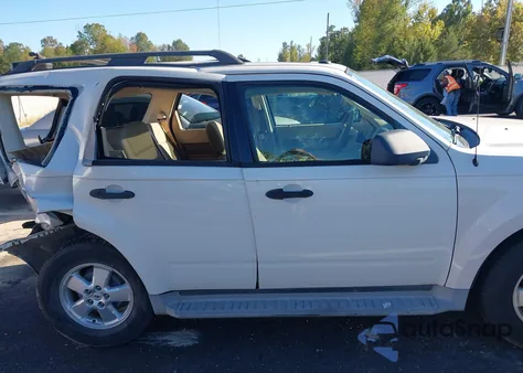 2009 Ford Escape Xlt z USA, uszkodzony, nr VIN 1FMCU03G59KB61676